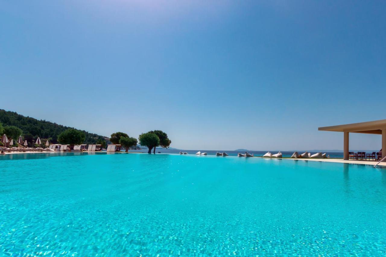 Ammoa Luxury Hotel & Spa Resort Nikíti Eksteriør bilde Infinity pool at the Hotel Porto Katakolo