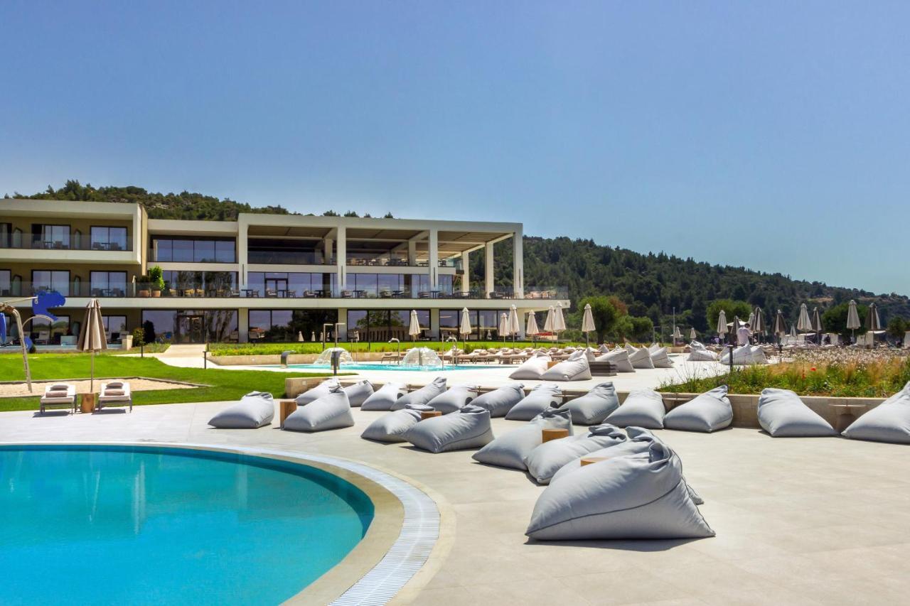 Ammoa Luxury Hotel & Spa Resort Nikíti Eksteriør bilde The hotel's pool