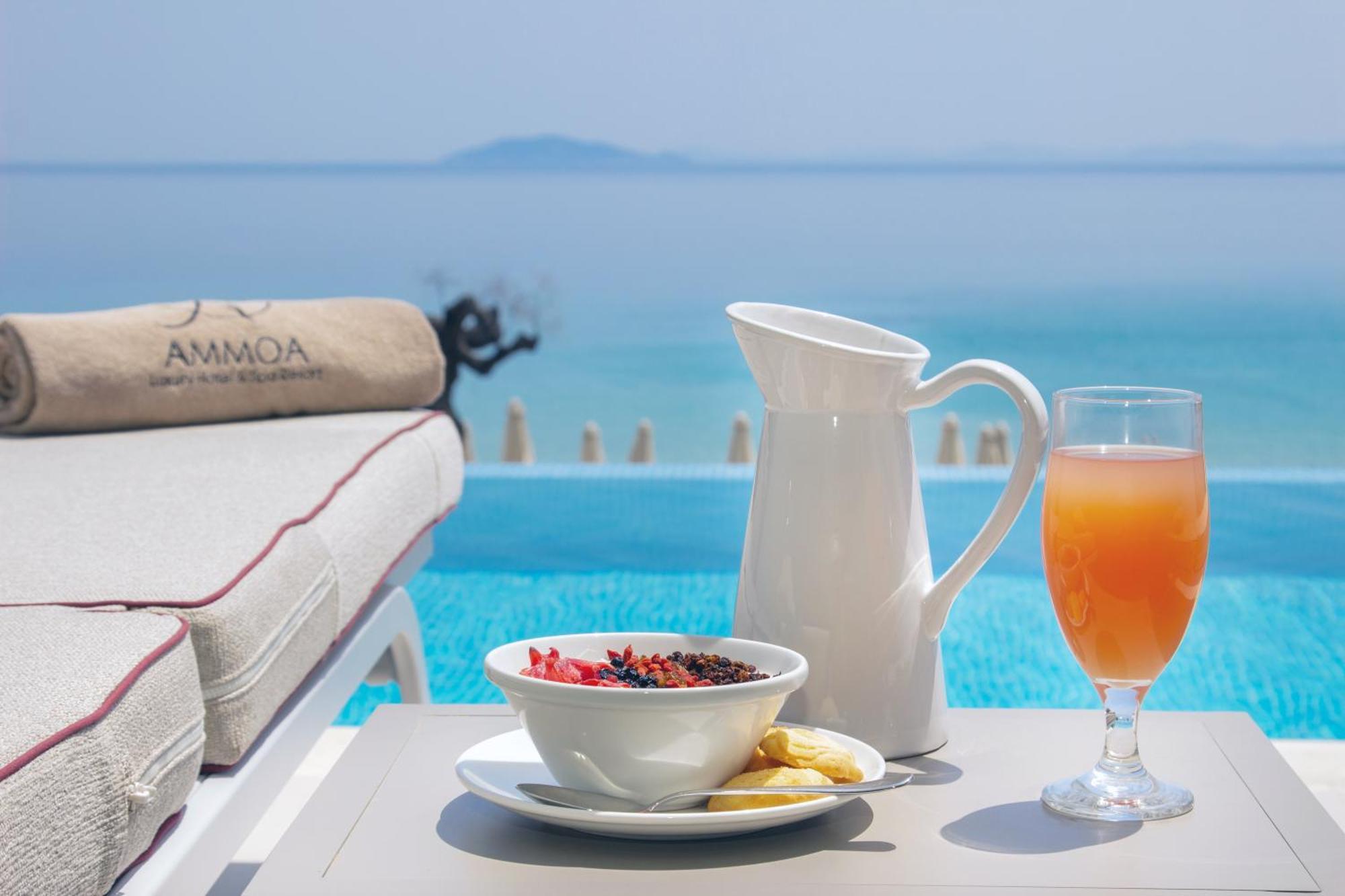 Ammoa Luxury Hotel & Spa Resort Nikíti Eksteriør bilde Poolside at AMWOA